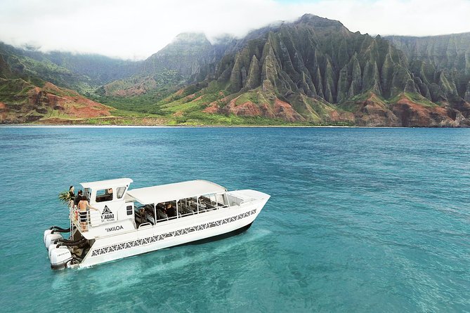 'Imiloa Express Nā Pali Snorkel Tour - Reaching Na Pali Coast by fast catamaran