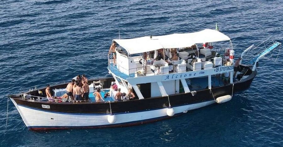 Ischia: Island Boat Tour with Neapolitan Lunch & Snorkeling - Why a full circuit of Ischia works so well