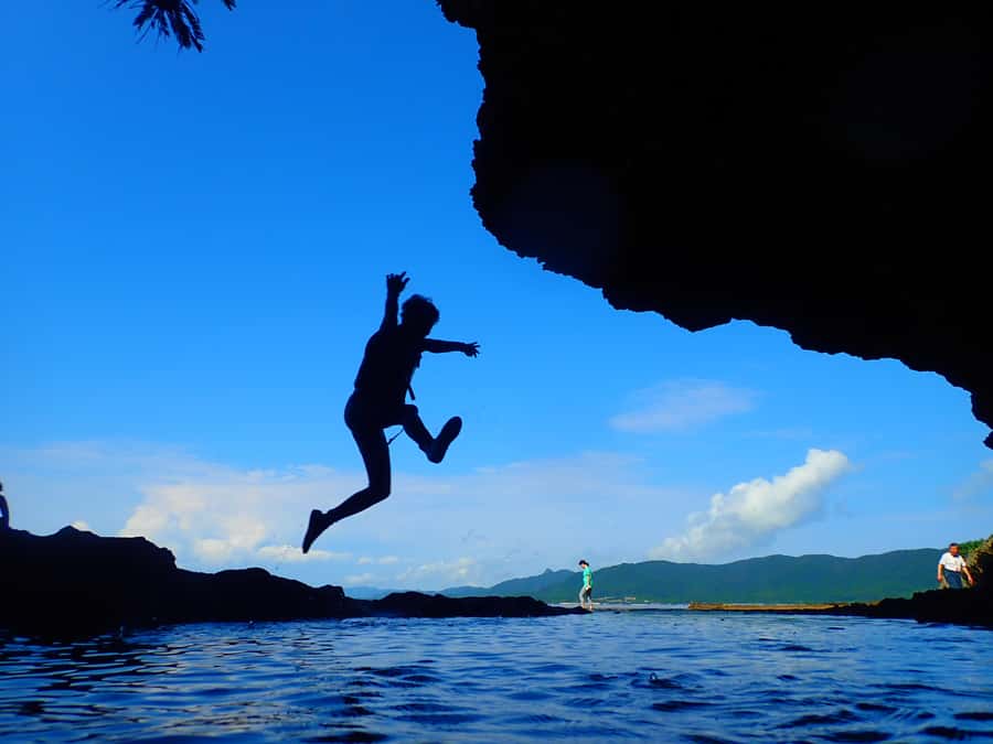 Ishigaki: Canoe or SUP at Kabira Bay＆Snorkeling at Blue Cave - Who will enjoy this most