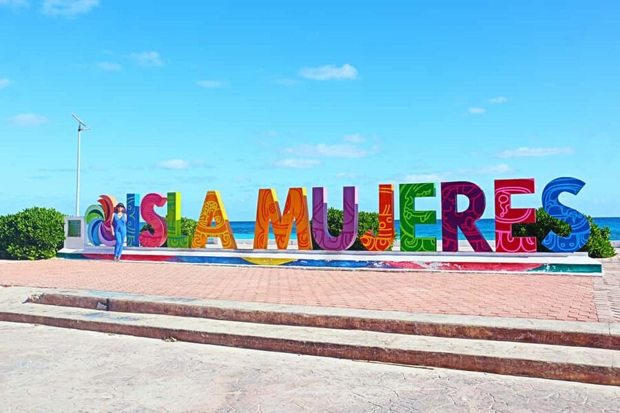 Isla Mujeres: Catamaran Ride with Open Bar, Snorkeling, and Lunch - Playa Norte and the beach-club stop