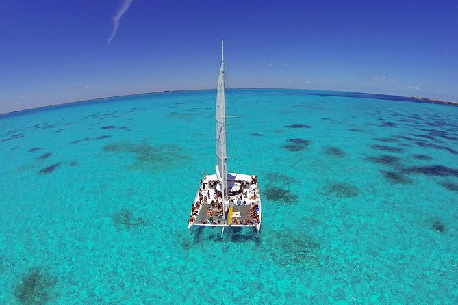 Isla Mujeres Catamaran Tour with Snorkeling at MUSA, Buffet Lunch & Open Bar - What the MUSA stop feels like in the water