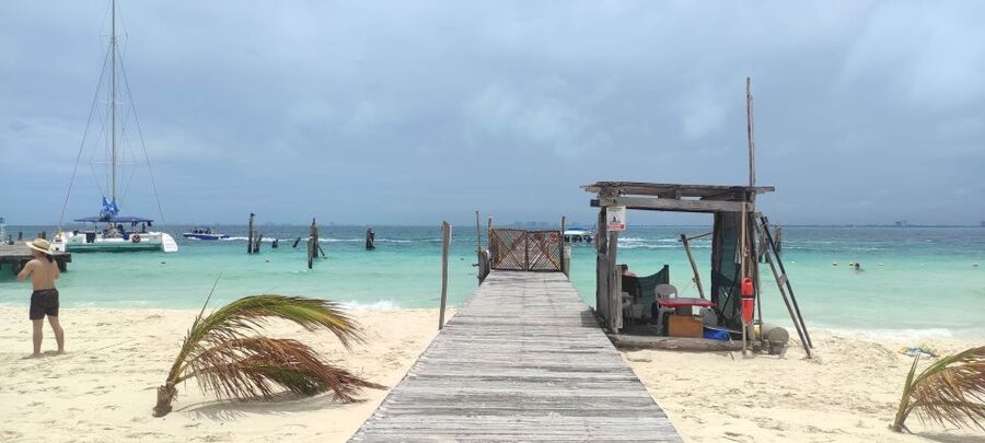 Isla Mujeres: Catamaran with Open Bar, Snorkeling and Lunch - What the upgrades really change