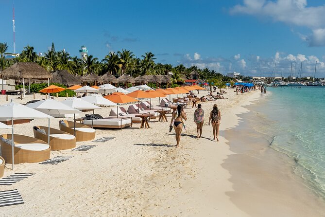 Isla Mujeres Cruise with Beach Club, Snorkel, Lunch and Open Bar - Lunch and beach-club access on Isla Mujeres