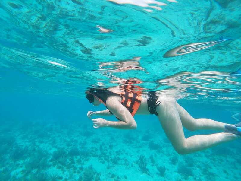 Isla Mujeres: Snorkeling Adventure at the Underwater Museum - Guides, safety, and help for first-time snorkelers