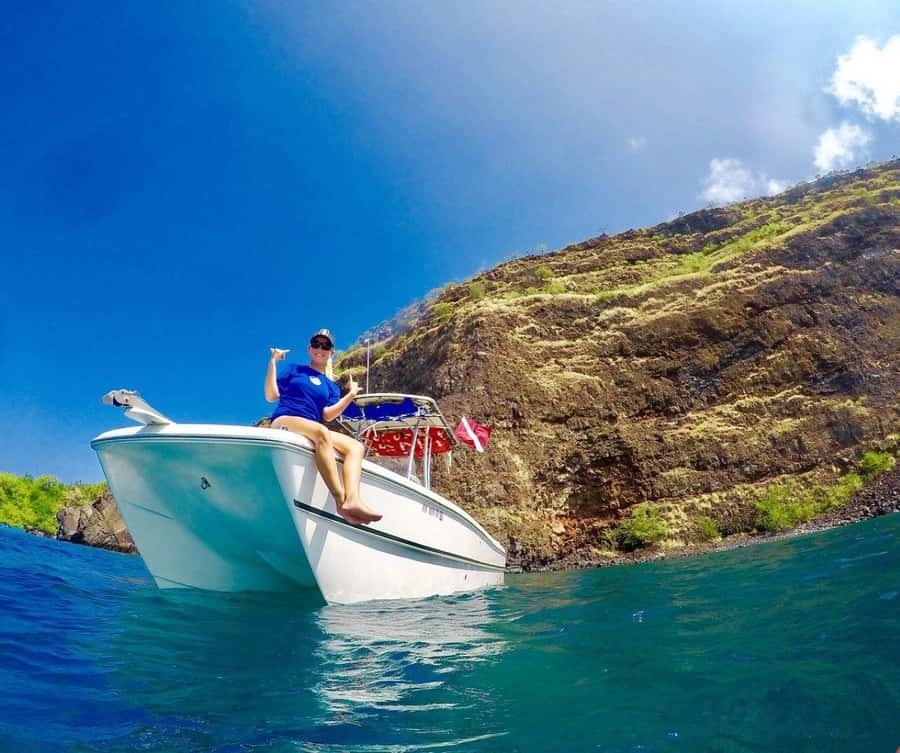 Kailua Kona: Dolphin, Sea Cave and Captain Cook Snorkel Tour - Snorkeling at Kealakekua Bay