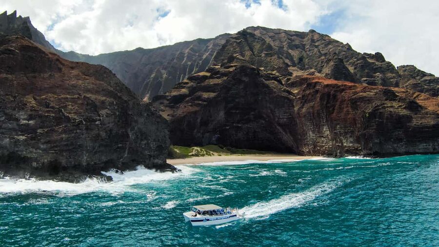 Kauai: Na Pali Coast Snorkel Tour With Lunch - Snorkeling when the water cooperates
