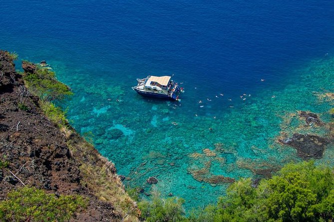 Kealakekua Bay Afternoon Snorkel: Family Fun on the Kona Coast - The coast cruise adds more than transport