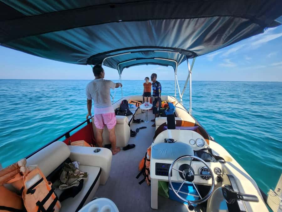 Khao Lak: Khao Na Yak Sightseeing & Snorkeling Small Group - Riding the pontoon speedboat