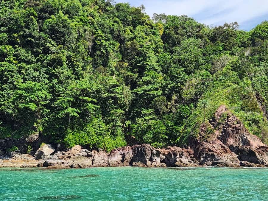 Khao Lak: Khao Na Yak Sightseeing & Snorkeling Small Group - First snorkeling stop: easy coastal water