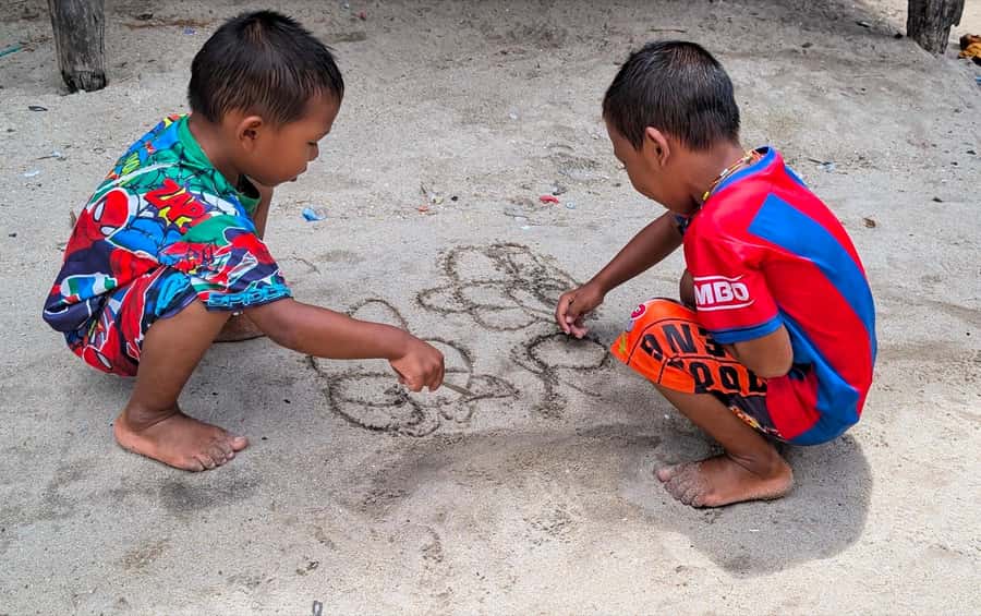 Khao Lak: Surin Islands & Moken Village Premium Snorkel Tour - Lunch and beach time at Chong Khad Bay