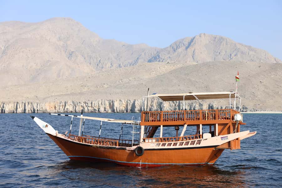 Khasab: Dhow Cruise with Lunch, Dolphin Watching& Snorkeling - Why Musandam is best seen from a dhow