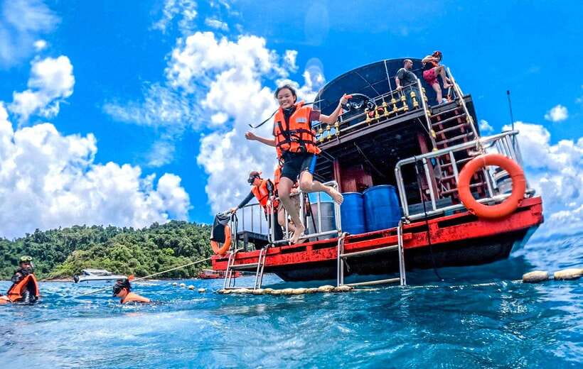 Koh Chang: 3 or 4 Islands Snorkel & Beach Tour by Big Boat - What the big boat adds to the day