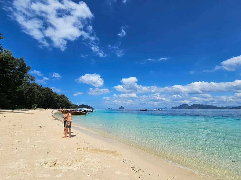 Koh Lanta: 4 Islands Tour by Speedboat with Snorkeling - Koh Ngai and the first swim