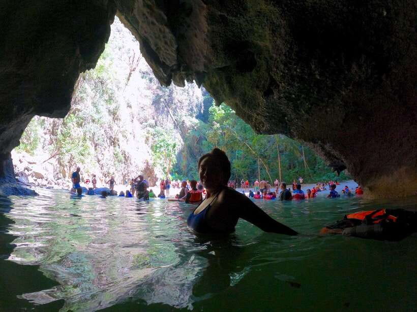 Koh Lanta: Emerald Cave & 4 Islands Snorkel Tour by Longtail - Swimming through Morakot Cave on Koh Muk