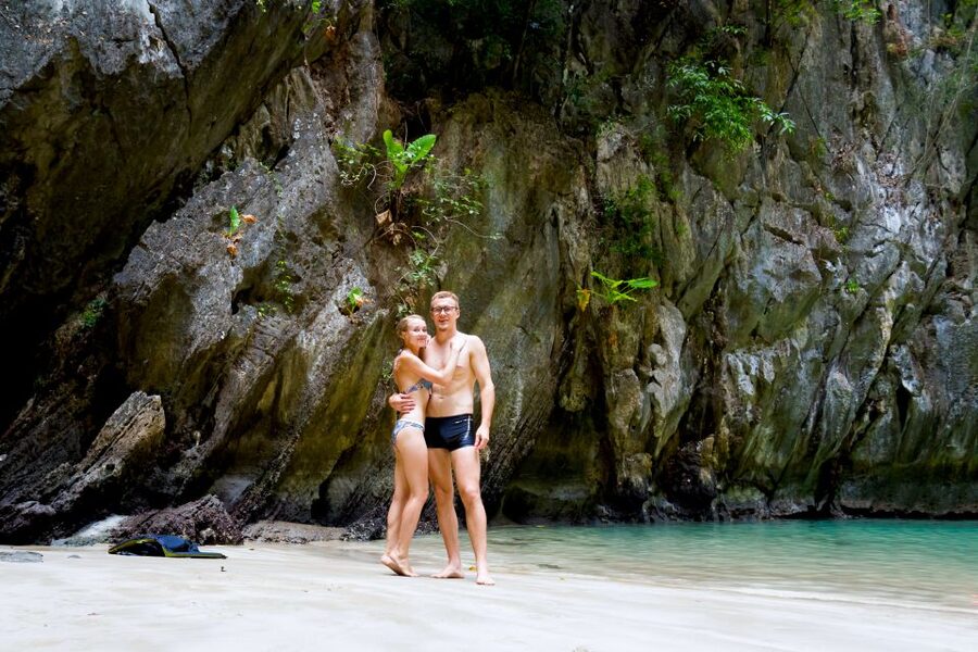 Koh Lanta: Emerald Cave & 4 Islands Snorkel Tour by Longtail - A long lunch break on Koh Ngai
