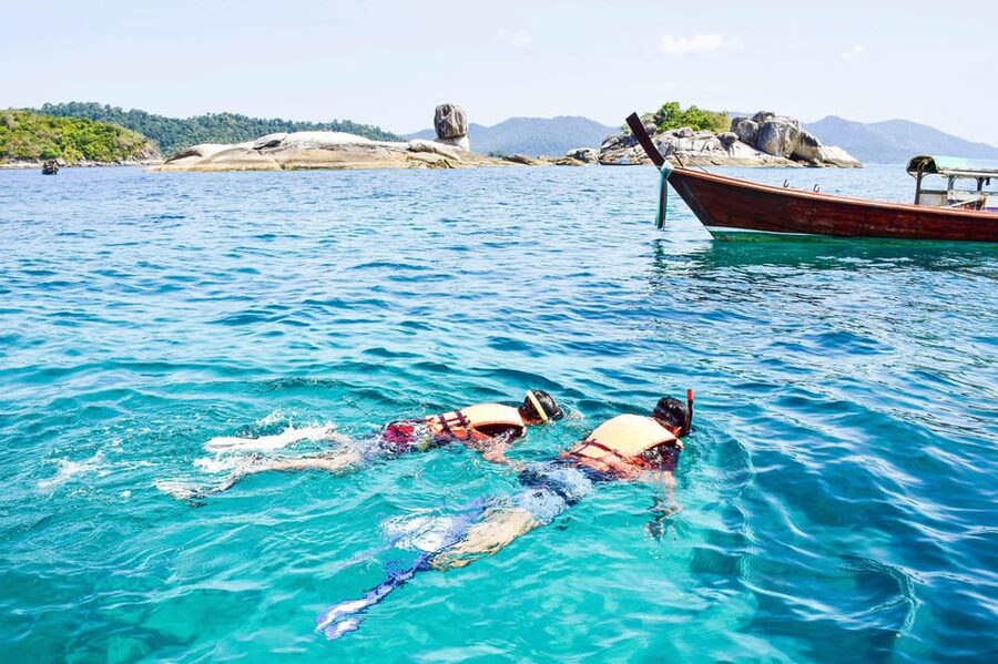 Koh Lipe: 7 Island Snorkeling Trip by Longtail Boat w/ Lunch - Koh Peung is for sea fans and underwater color