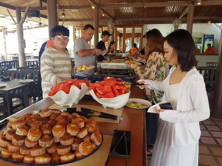 Koh Phangan: Koh Nangyuan & Koh Tao Boat Tour & Snorkeling - Koh Nangyuan’s sandbar and beachfront lunch