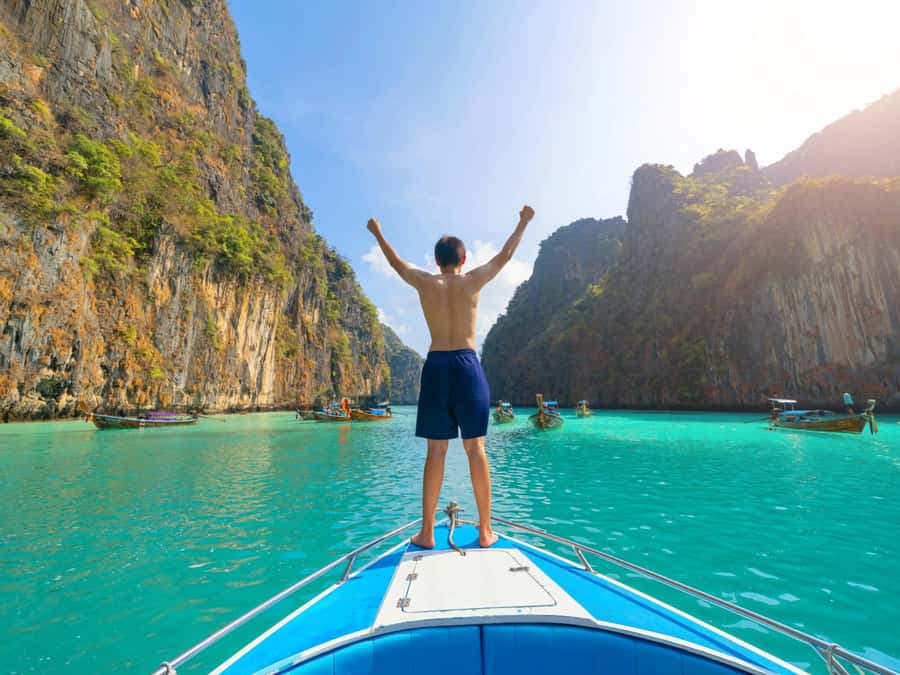 Koh Samui: Pink Dolphin, Pig Island, and Snorkeling Day Trip - Guides, group comfort, and what is included