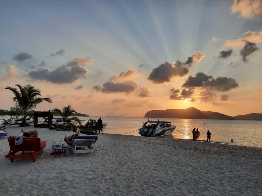 Koh Samui: Sunset Pig Island and Snorkeling Koh Tan w/Dinner - Koh Tan snorkeling: good for casual swimmers