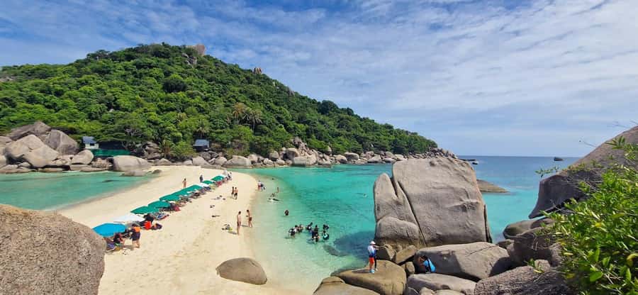 Koh Tao: Private Longtail Snorkel Tour with Nang Yuan Visit - What the captain does, and what the tour does not provide