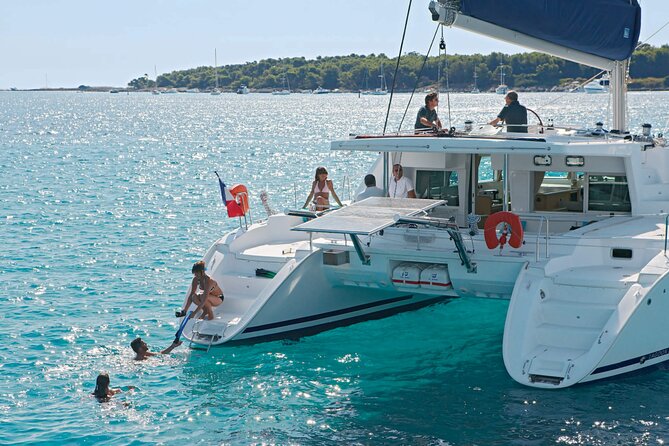 Kona Luxury Catamaran Yacht Snorkel & Sail - A quiet start from Honokohau Harbor