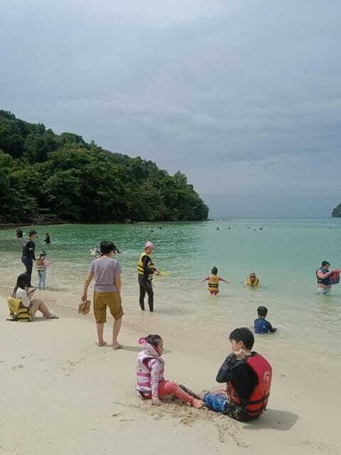 Kota Kinabalu: Manukan & Sapi Islands Snorkeling with Lunch - What to pack for a wet, sunny day