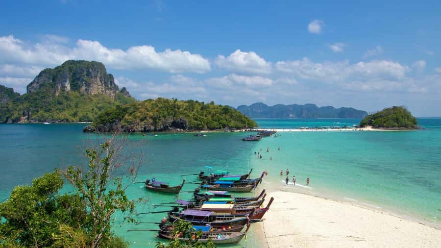 Krabi: 4 Island Sunset Small Group Tour with Night Snorkel - Thai lunch on Ko Poda, served on the sand