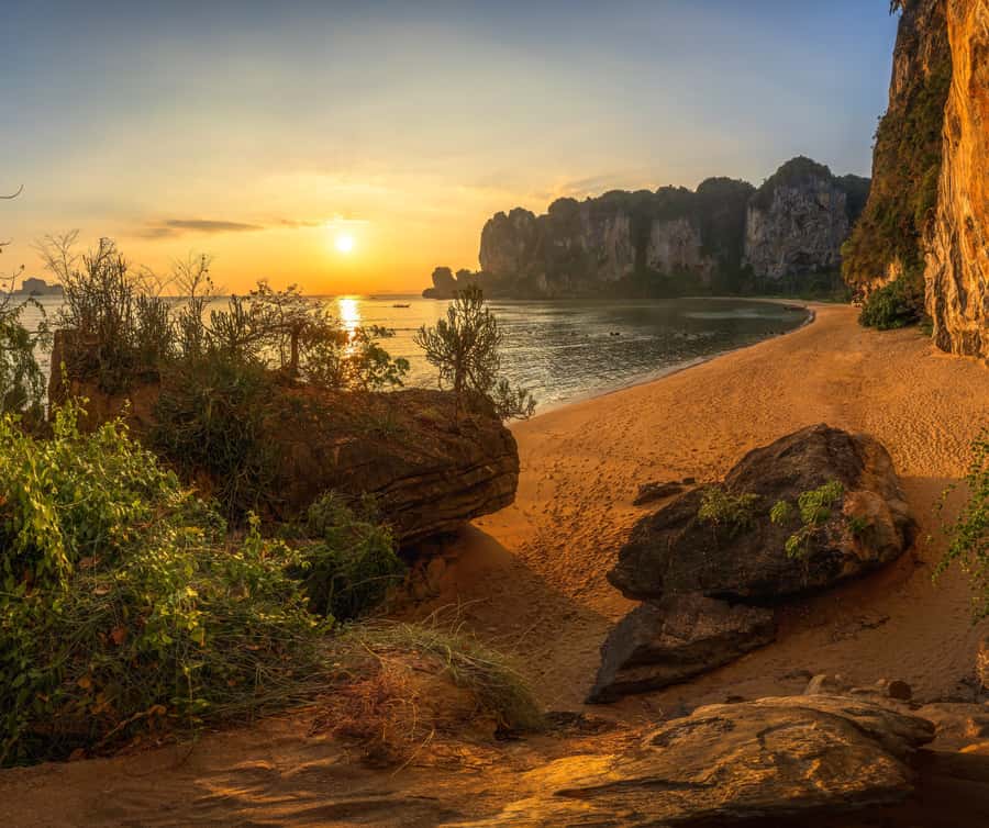 Krabi: Bioluminescent Plankton, Snorkeling & Sunset Tour - Why the evening schedule works well