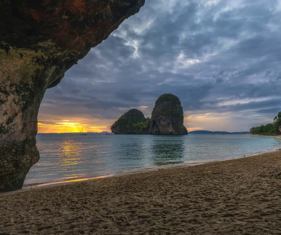 Krabi: Bioluminescent Plankton, Snorkeling & Sunset Tour - Phra Nang Cave Shrine, a quick opening look