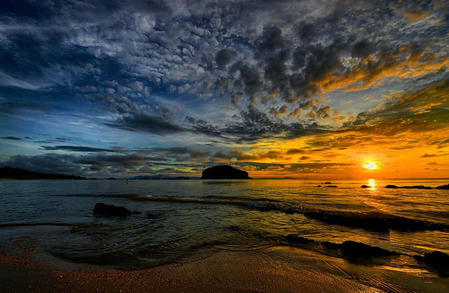 Krabi: Bioluminescent Plankton, Snorkeling & Sunset Tour - Tup Island and the sandbar