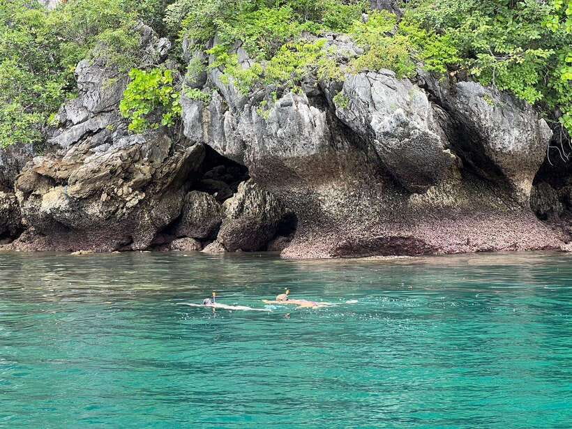 Krabi: Hong Islands Private Boat Trip & Snorkeling - Snorkeling by Hong Island’s Giant Red Rock
