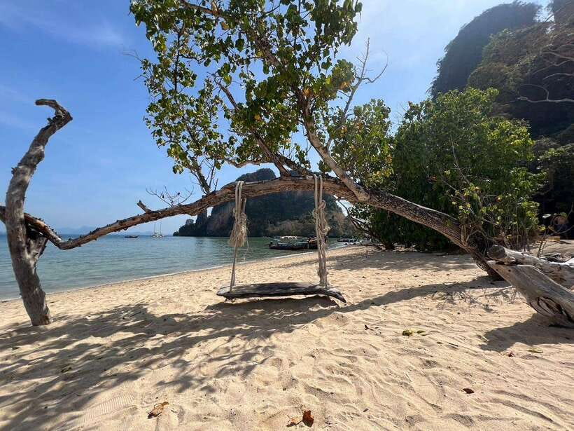Krabi: Hong Islands Private Boat Trip & Snorkeling - Lunch, Fruit, and the Small Comforts