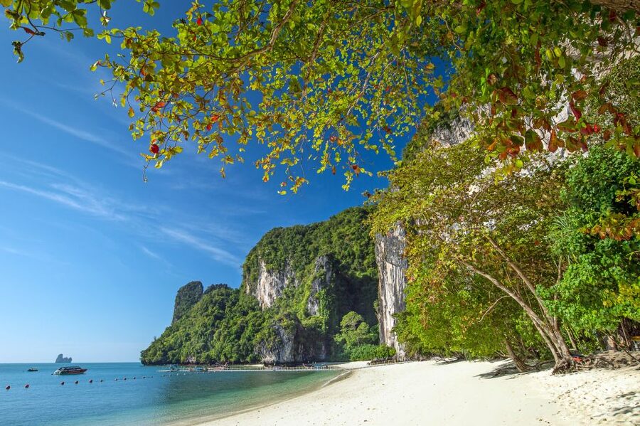 Krabi: Hong Islands Snorkeling with Lunch by Longtail Boat - Hong Bay, snorkeling, and the giant red rock