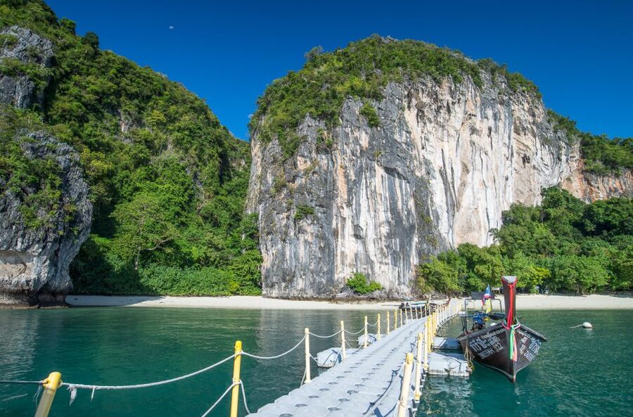 Krabi: Hong Islands Snorkeling with Lunch by Longtail Boat - Lunch with a beach view