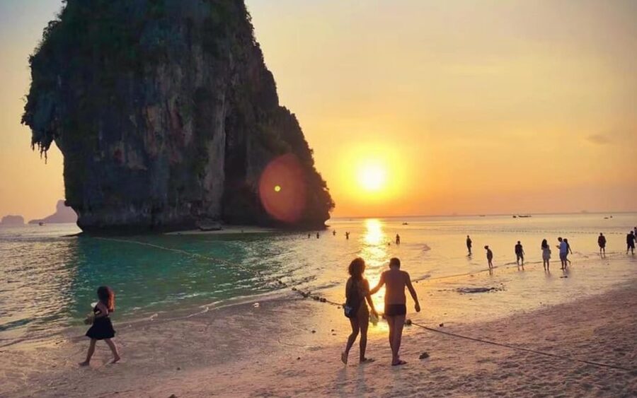 Krabi: Seven Islands Snorkel Cruise with Dinner - Ko Poda: beach time and dinner on the sand