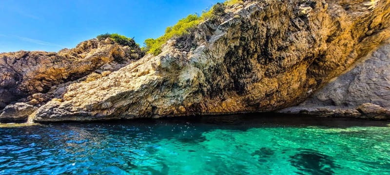 La Ciotat: Boat Tour to Cove of Var / Embiez and Snorkeling - Submarine Rock, Île Rousse, and Baie de la Moutte
