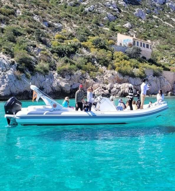 La Ciotat: Calanques Morning Boat Tour with Snorkeling - The guide makes a real difference