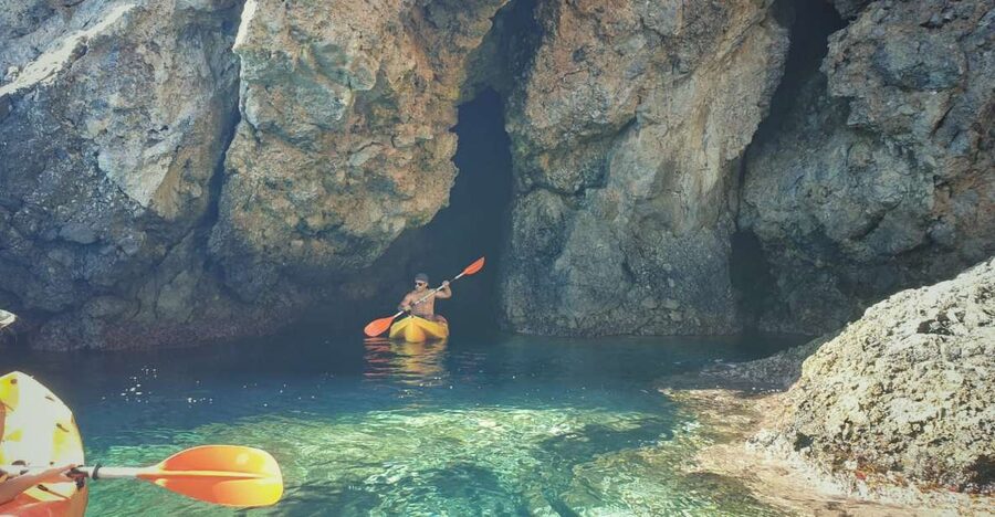 La Herradura: Maro Cliffs Kayak and Snorkeling Tour - Paddling out from La Herradura
