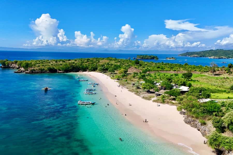 Lombok: Pink Beach, Gili Petelu & Private Snorkeling Tour - From your hotel to Telong Elong Port