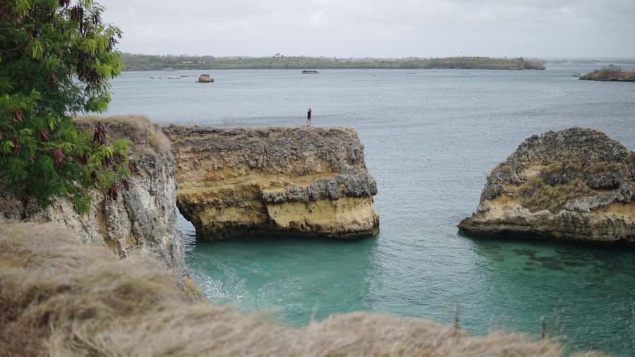 Lombok: Private Pink Beach & Gili Snorkeling Tour with GoPro - Semangkok Beach and the full seafood lunch
