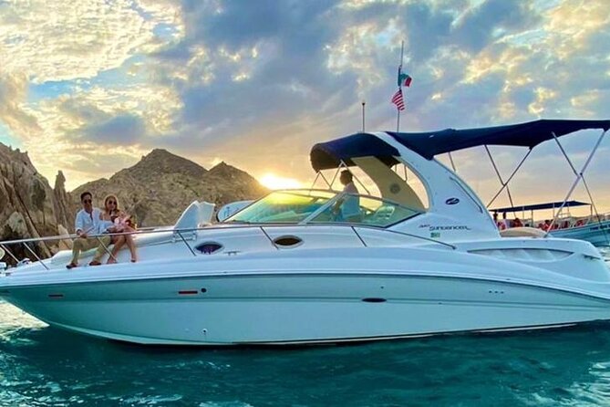 Los Cabos Private Yacht Whale Watching & Drinks - Up to 18 Guests - Why the whale season makes this Cabo boat trip special