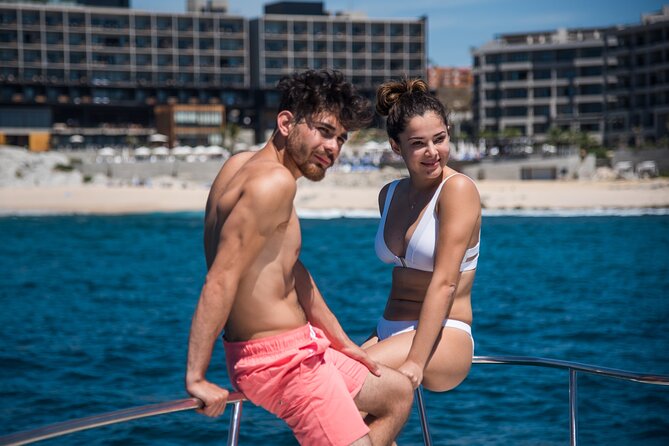 Luxury 42' Yacht Tour in Cabo for Snorkeling and Sunset - Lunch, Premium Drinks, and the Fishing Line