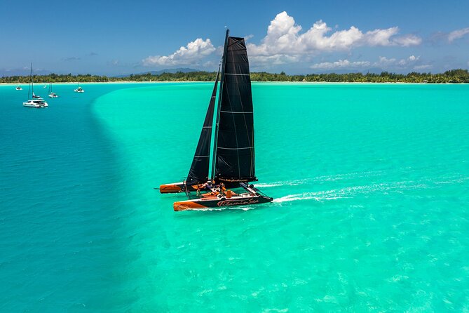 LUXURY Catamaran Bora Bora : Sailing, Snorkeling & Floating Bar - The 9:00 a.m. transfer and arrival aboard Vitamin Sea
