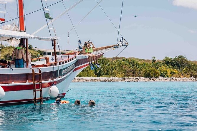 Luxury snorkel trip on a spacious wooden schooner and local lunch - Sailing away from Kralendijk on Lady Bellais