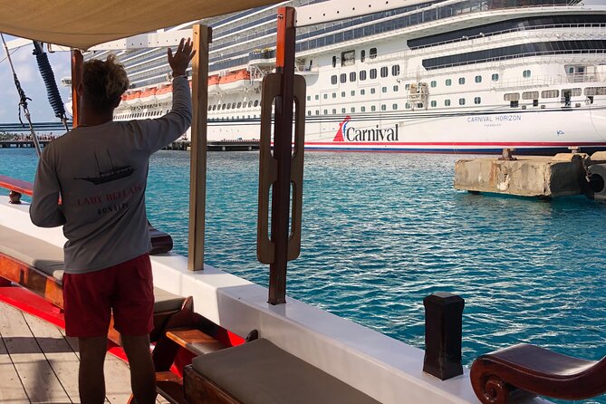 Luxury snorkel trip on a spacious wooden schooner and local lunch - An open bar and a lively finish