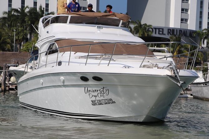 Luxury Yacht in Paradise and snorkel by Isla Mujeres - What the crew service adds to the outing
