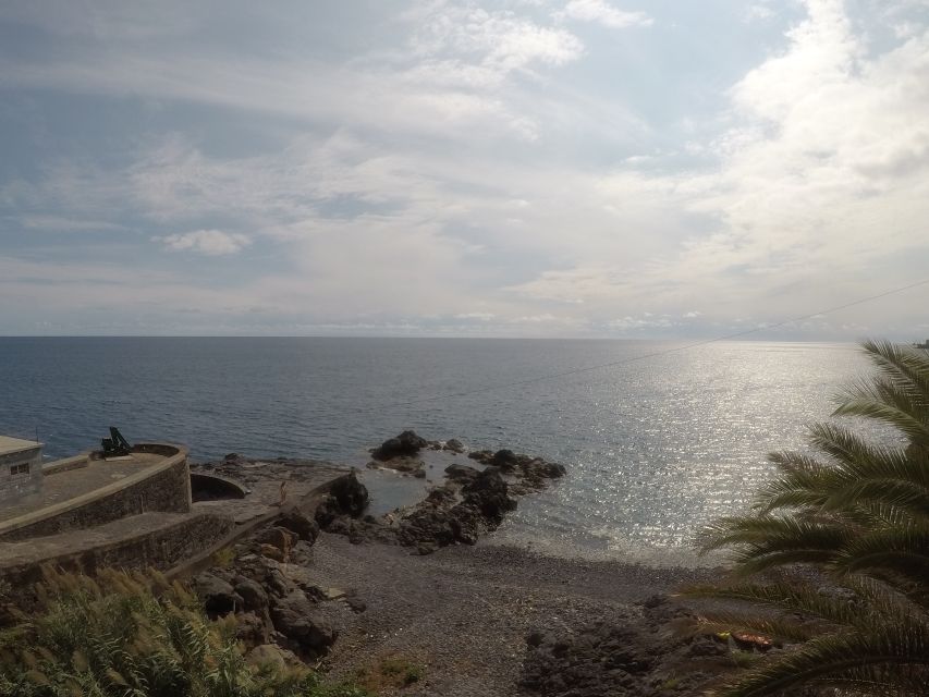 Madeira: Garajau Nature Reserve Kayak and Snorkel Tour - The pebble beach and rock formations