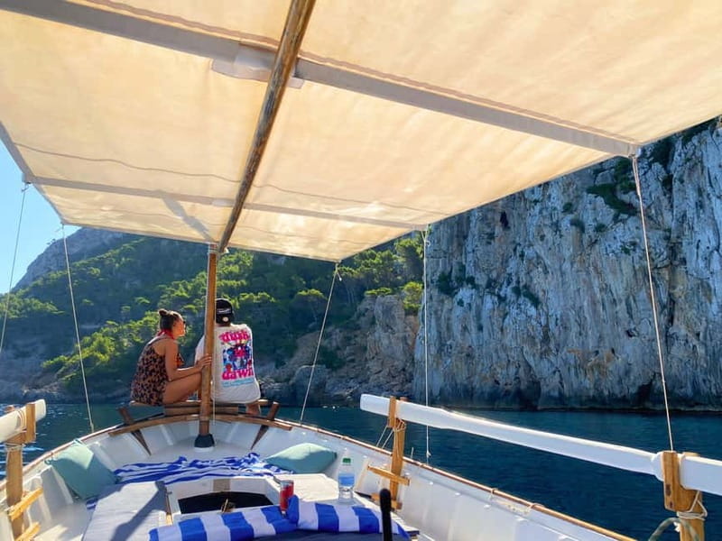 Mallorca: Alcudia: Private Boat Tour with Snorkel - What is included on board