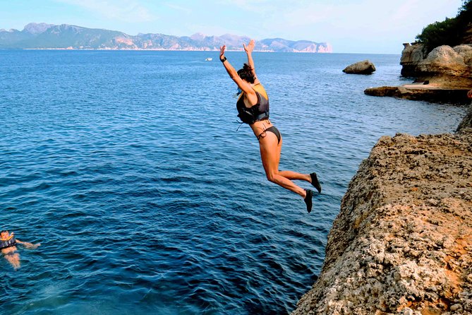Mallorca: Kayaking, Sea Cave, Cliff Jumping & Snorkel Tour - Inside the cave and searching for the key
