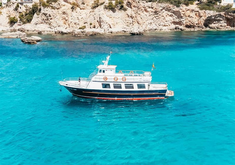 Mallorca: Palma Boat Tour & Snorkeling with Drink Included - Boat space, seating, and comfort